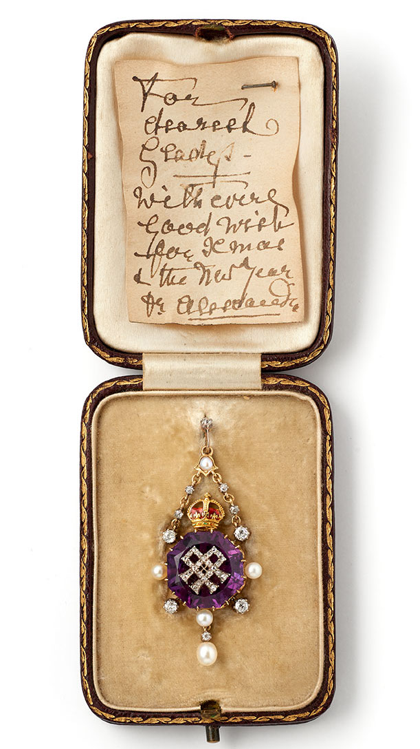 a16589-amathyst-pendant-box-copy